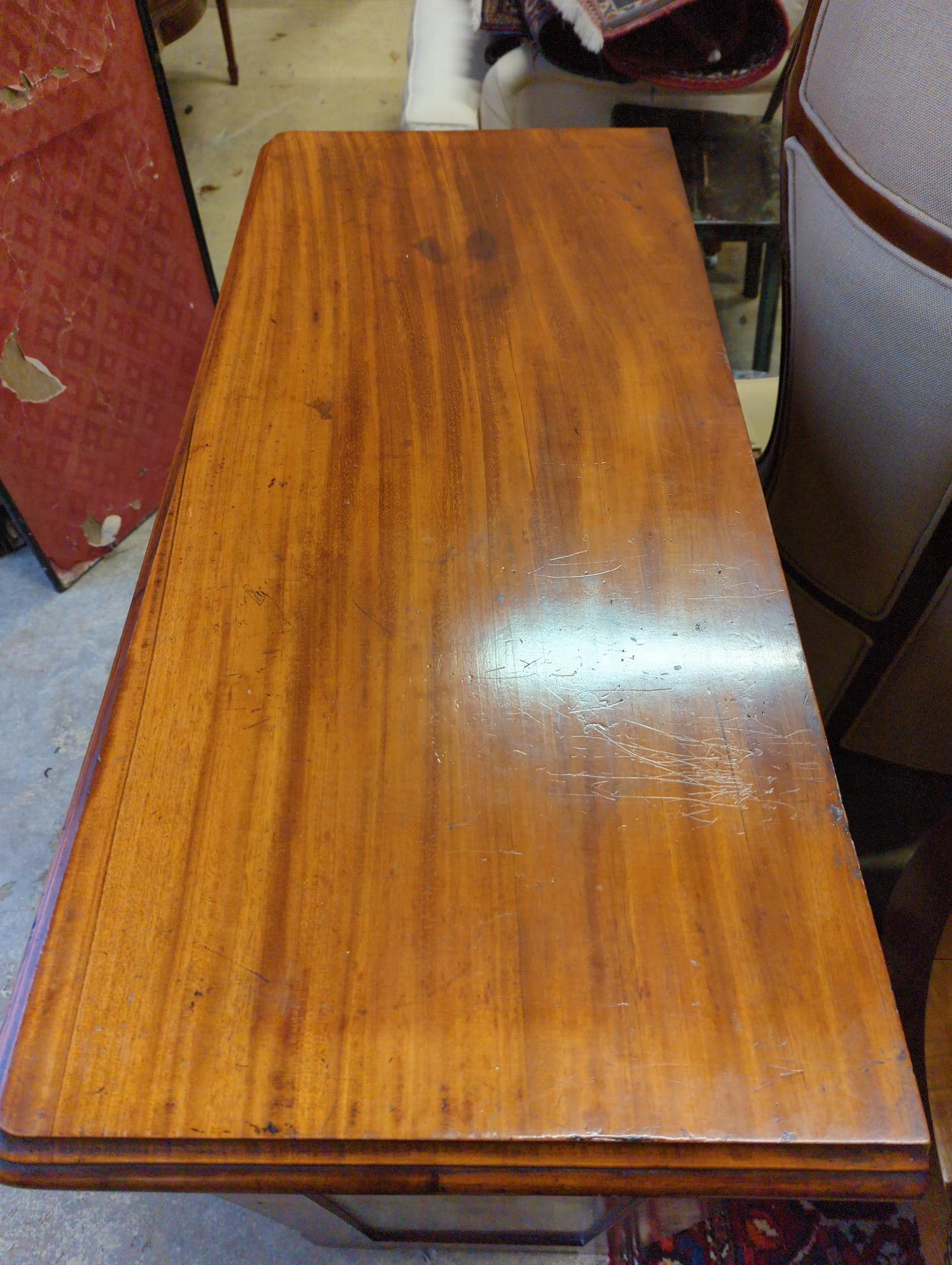 A Victorian mahogany chest of drawers, width 102cm, depth 46cm, height 100cm